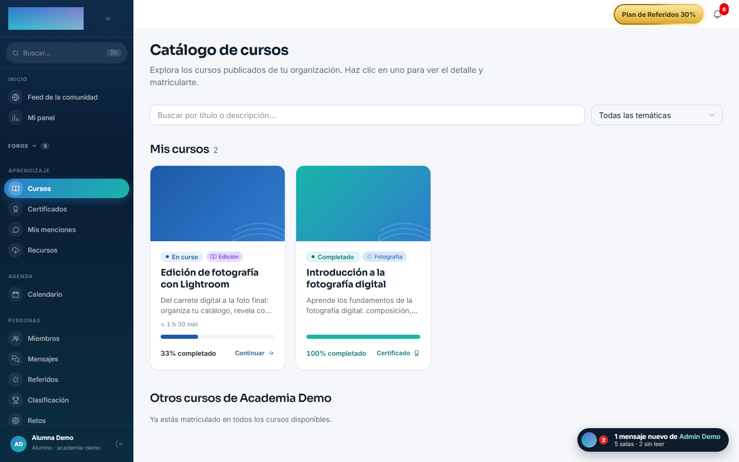 Catálogo de cursos del alumno con chips de categoría