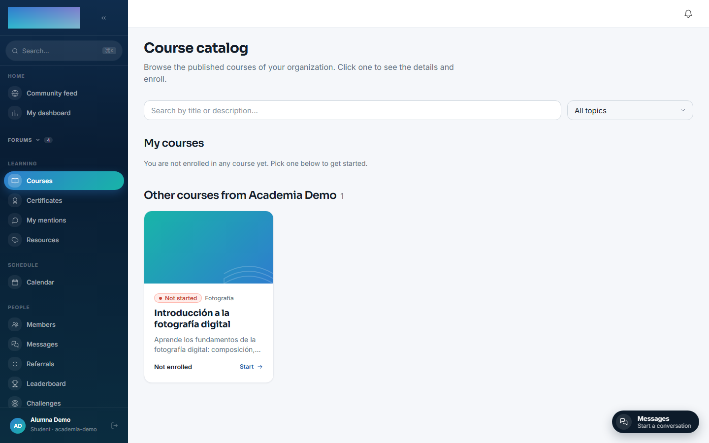 Internal catalog at /cursos, signed in